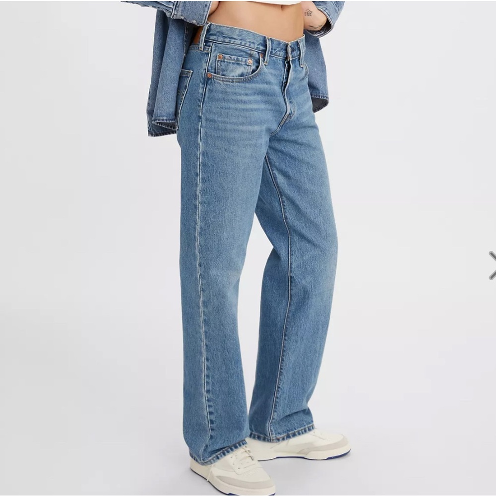 Levi’s 90’s baggy jeans